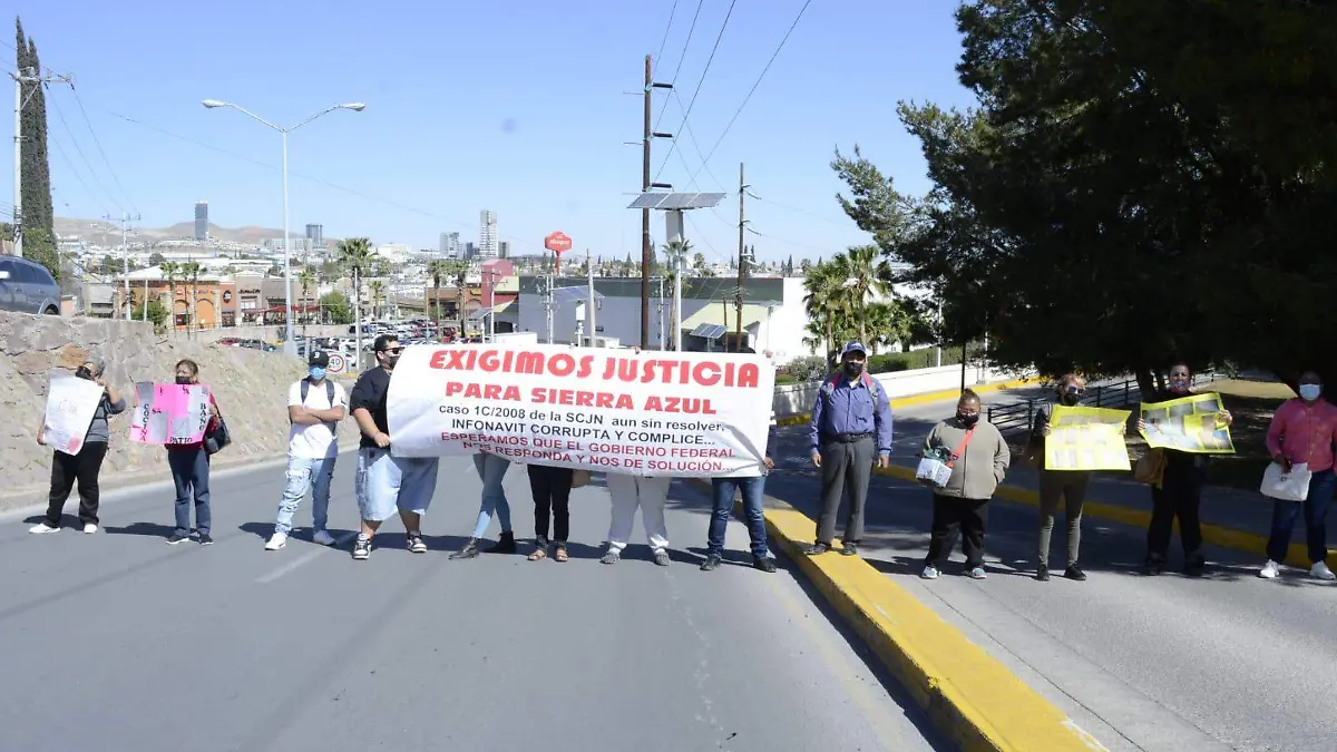 Manifestantes sierra azul 1